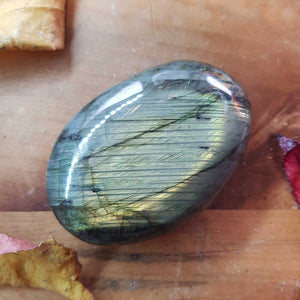 Labradorite Palm Stone. (approx. 7x5x2cm)