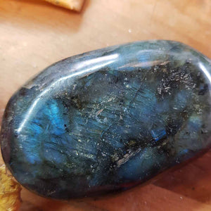Labradorite Palm Stone. (approx. 8.5x5cm)