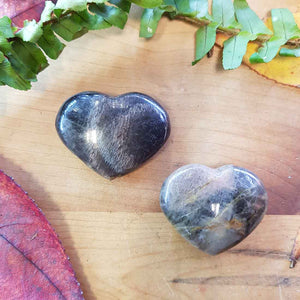 Black Moonstone Heart. (assorted. approx. 3x4cm)