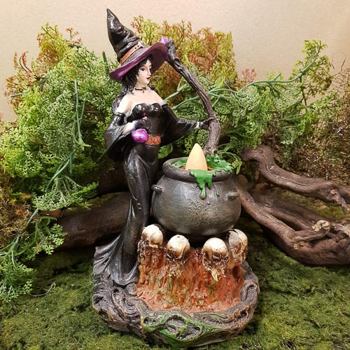 Witch & Cauldron Backflow Incense Burner. (approx. 19x10x12cm).