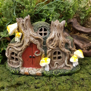 Fairy House with Mushrooms. (LED. approx. 16x10.5x8cm)