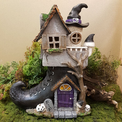 Witches Boot House (LED. approx. 29x23x11)