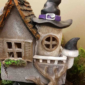 Witches Boot House. (LED. approx. 29x23x11)