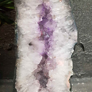 Amethyst Geode. (approx. 32x13x9cm)