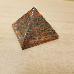 Jasper Pyramid. (approx. 4x5x5cm)