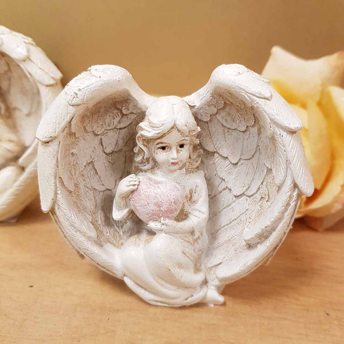 Angel with Heart in Wings. (assorted. approx. 7x7x4cm)