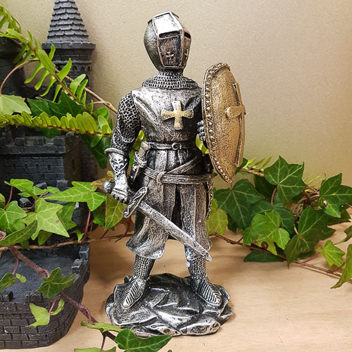 Knight with Raised Sheild (approx 21.5x9.5x6.5cm)