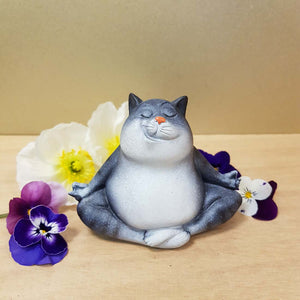 Wacky Grey Cat Meditating (approx. 8.5x11x8cm)