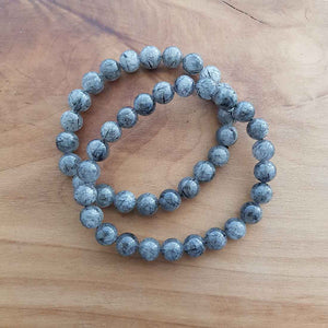 Tourmalinated Quartz Bracelet (dark. assorted. approx. 8mm round beads)