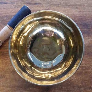 Hand Beaten Brass Singing Bowl (approx. 18cm diameter)