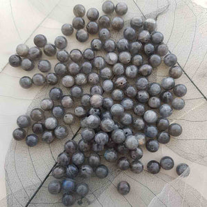 Labradorite Bead (assorted. round. approx. 8mm)