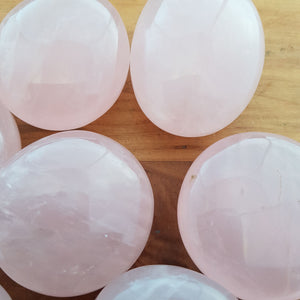 Rose Quartz Palm Stone (approx. 5x5x2cm)