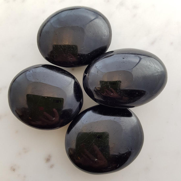 Black Tourmaline Palm Stone (assorted. approx. 4.4-5.5x3.3-3.8cm)