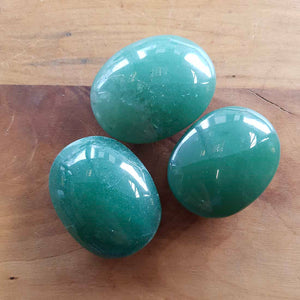 Green Aventurine Palm Stone (approx. 5x4x2cm)
