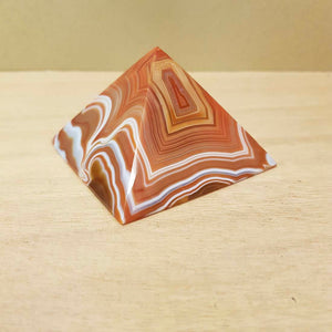 Agate Pyramid (dyed. approx. 7x7x4cm)