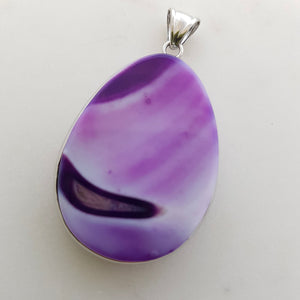 Agate Pendant (assorted. dyed. silver metal)