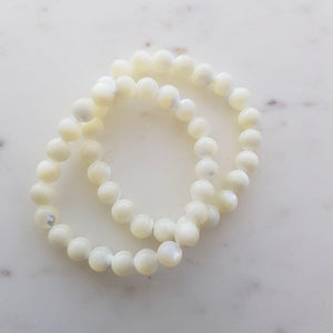 Mother of Pearl Shell Bracelet (assorted. approx. 9mm round beads)