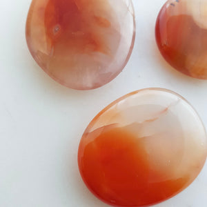 Carnelian Flat Stone (assorted approx. 3x4cm)