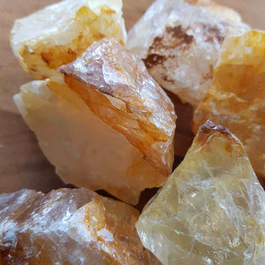 Golden Quartz Rough Rock (assorted. approx. 6-7x4-5cm)