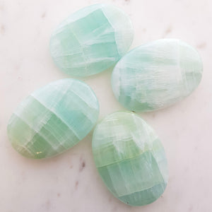Green Calcite Palm Stone (assorted. approx. 7x5x1cm)