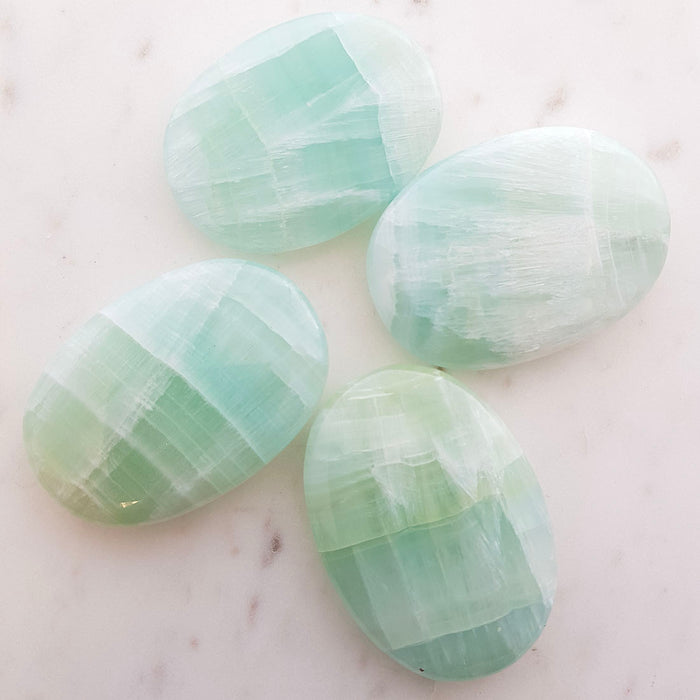 Green Calcite Palm Stone (assorted. approx. 7x5x1cm)