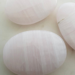 Pink aka Mangano Calcite Palm Stone (assorted. approx. 7x5x1cm)