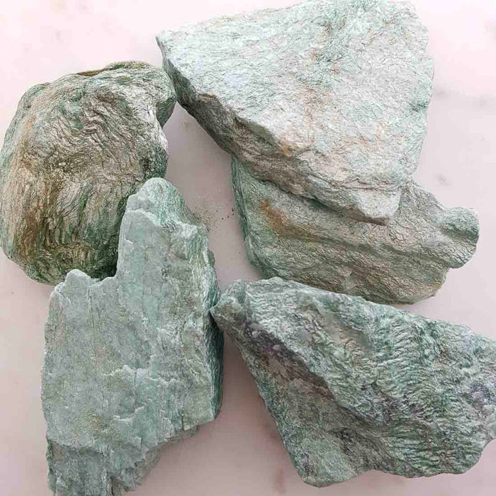 Fuschite Rough Rock (assorted. approx. 11-14.5x7-10.9x2.5-4.8cm)