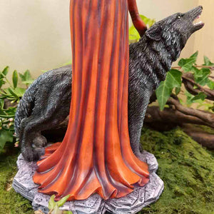 Red Angel & Her Wolf (approx. 31x15.5x16cm)