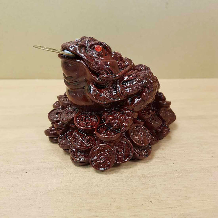 Red Feng Shui Frog (approx. 8x9x10cm)