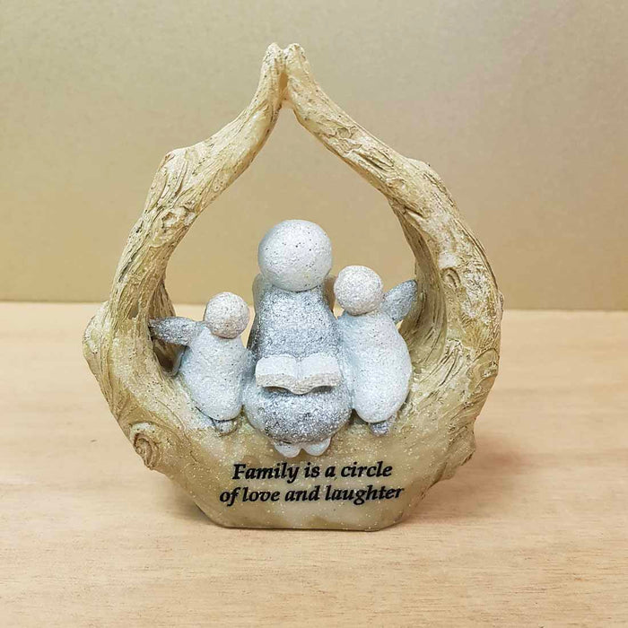 Family is a Circle of Love and Laughter (approx. 10x9x3cm)
