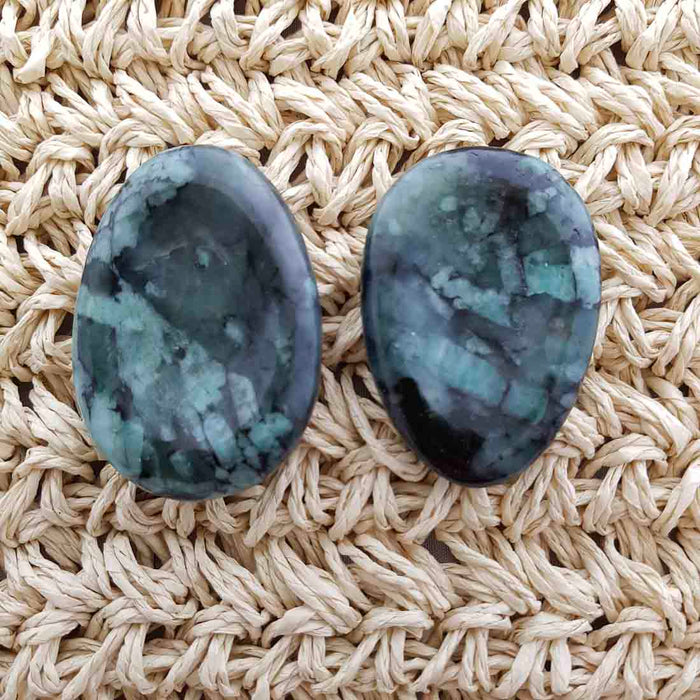 Emerald Worry Stone (assorted approx. 5x3.5cm)