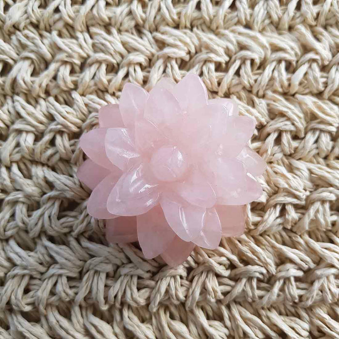 Rose Quartz Flower (approx. 2.5x6.5x6.5cm)