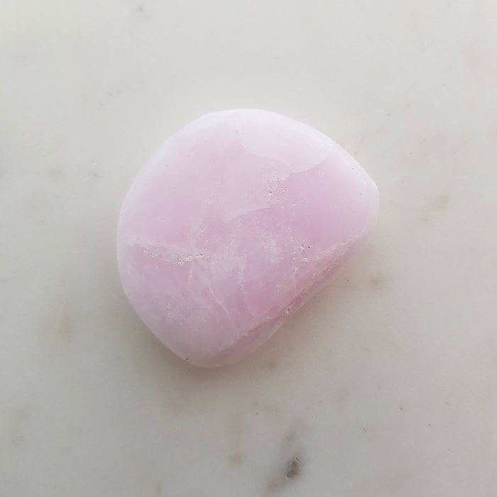 Pink Aragonite Flat stone (assorted. approx. 4x3.5cm)