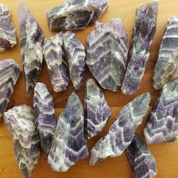 Chevron Amethyst Rough Point (assorted. approx. 4.4-7.6x1.6-3.5cm)