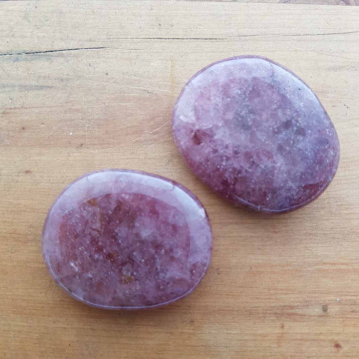 Strawberry Quartz Flat Stone (assorted. approx. 3.5x4cm)