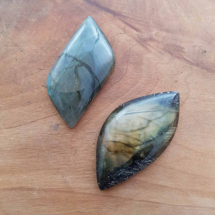 Labradorite Cabochon Undrilled (assorted. approx. 3.9-5.2x2.2-2.8x0.6-0.8cm)