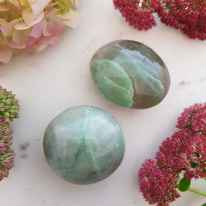 Green Moonstone Palm Stone (assorted. approx. 4-5x3.5-5cm)