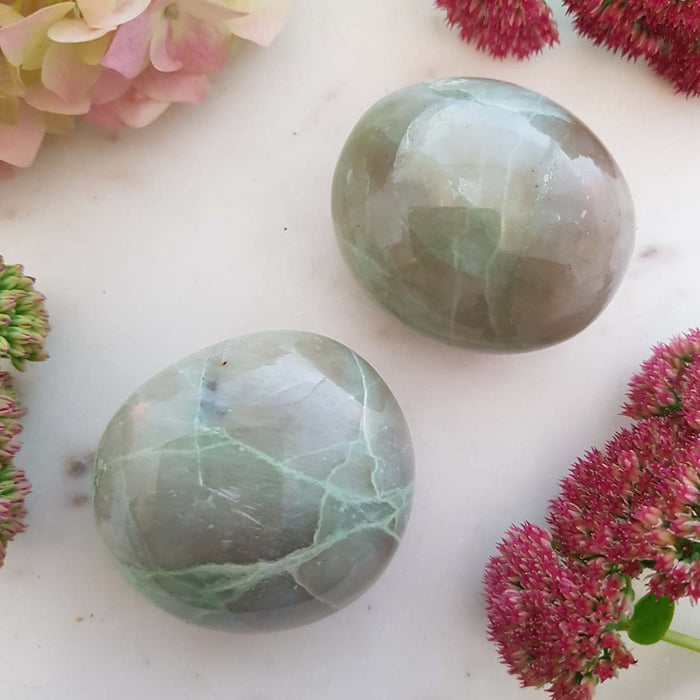 Green Moonstone Palm Stone (assorted. approx. 5-6.5x4-5cm)