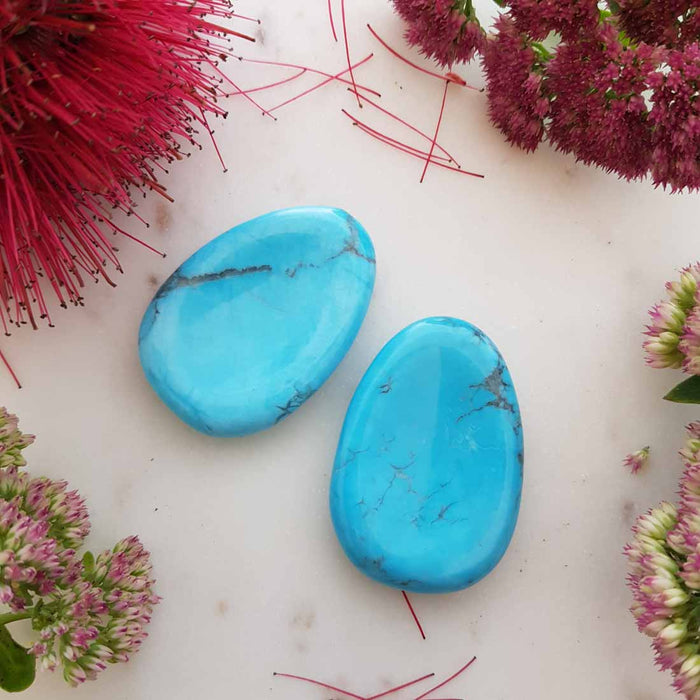 Blue Dyed Howlite Worry Stone (assorted. approx. 5x3cm)