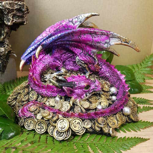 Purple Dragon On Treasure (approx. 12x6x5cm)