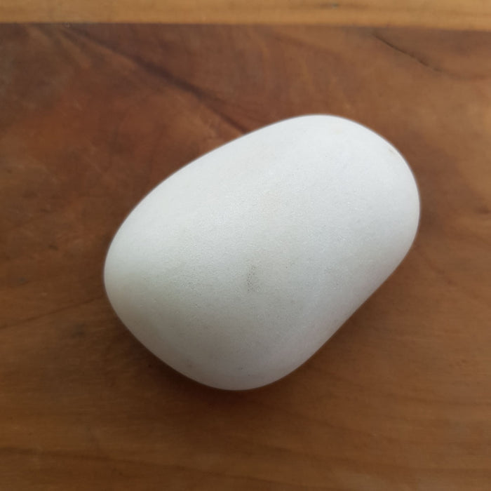 NZ Snow Quartz Palm Stone (approx. 6.5x5x3cm)