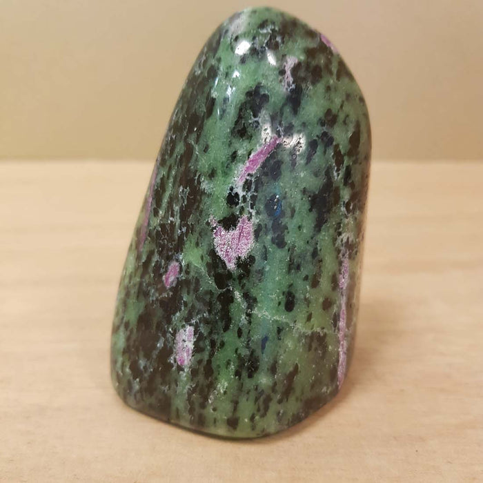 Ruby in Zoisite Standing Free Form (approx. 7x4x5.5cm)