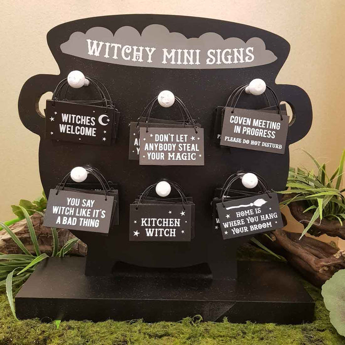 Witchy Hanging Mini Signs assorted (approx. 5.5x5x0.3cm)