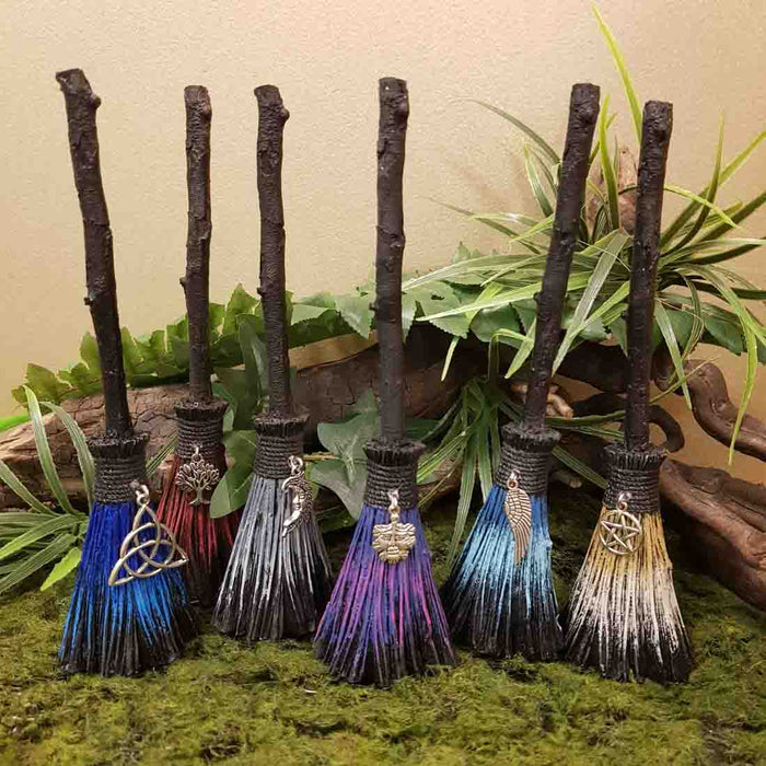 Desktop Witches Broom (assorted approx. 5x4x19cm)