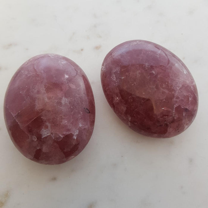 Strawberry Quartz Palm Stone (assorted. approx. 8x6x2.5cm)