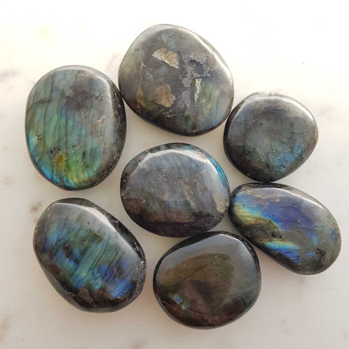 Labradorite Palm Stone (assorted. approx. 4-5.5x3-4.5cm)