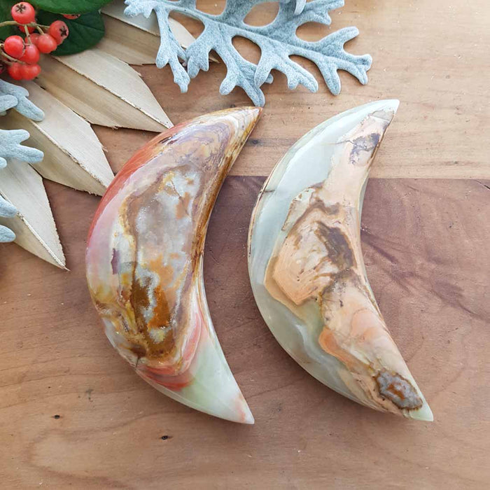 Banded Calcite aka Marble Onyx Crescent Moon (assorted. approx. 10.5x3.5x2cm)