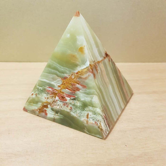 Banded Calcite aka Marble Onyx Pyramid (assorted. approx. 10x10x10.5cm)