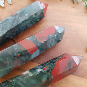 Bloodstone Polished Point from Australia (assorted. approx. 8.2-9.5x2.4-2.8x2.2-2.6cm)