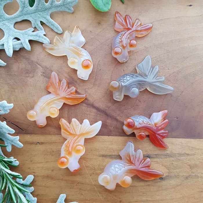 Cute Agate Fish Pendant (Brazil. assorted. approx. 2x2.5cm)